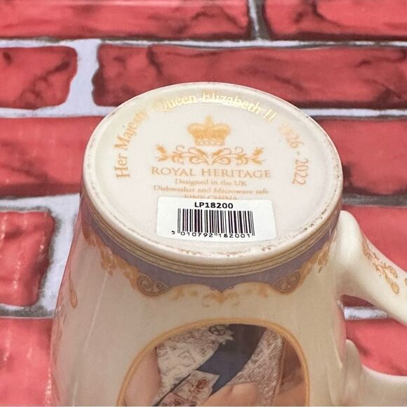 Queen Elizabeth II Commemorative Coffee Mug - Picture 6 of 9